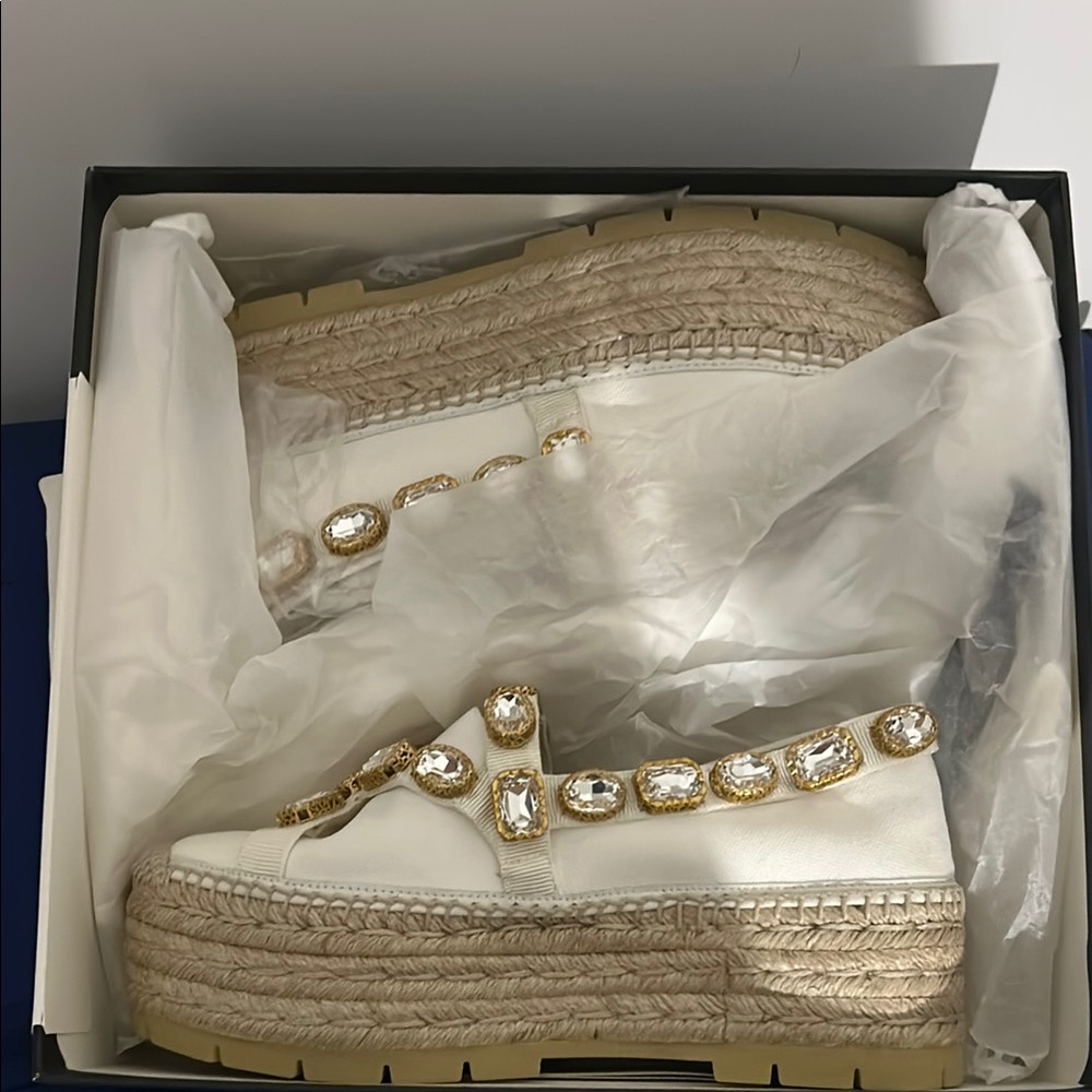 Brand new Gucci White Platform Shoes with Gold Embellishments